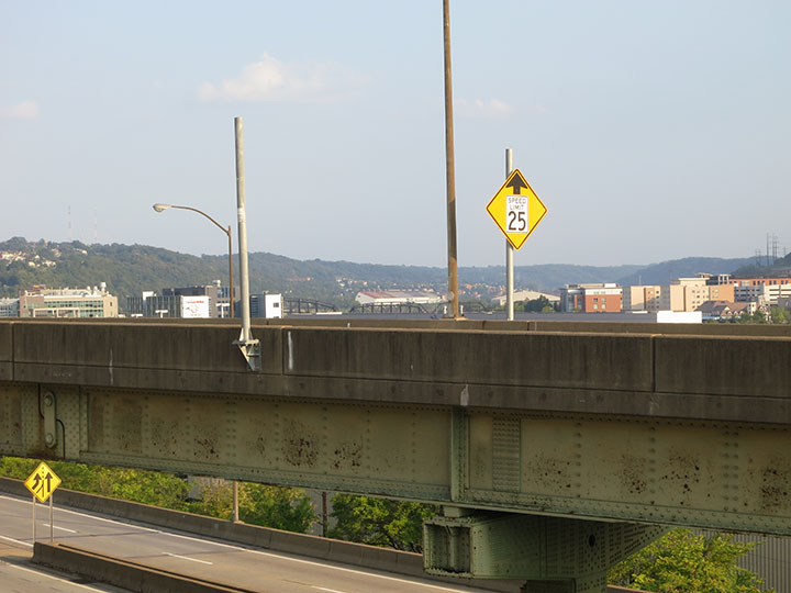 Missing_Speedlimit_Sign_on_I376_Ramp1